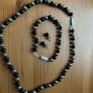 Pearl necklace,bracelet and earring set